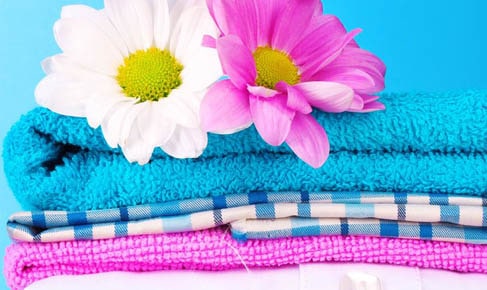 Những cách tẩy quần áo dính màu hữu hiệu