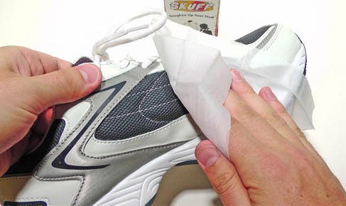 Mẹo làm sạch giày thể thao chỉ trong vài phút