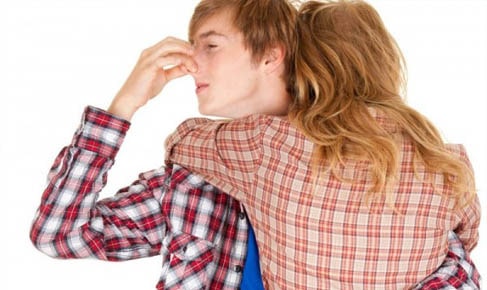 Tại sao mồ hôi có mùi chua và cách khử mùi hữu hiệu