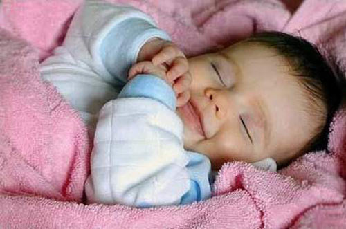 Cách chọn quần áo cho trẻ sơ sinh mà bố mẹ cần biết