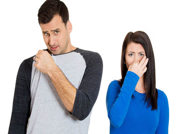 Áo mặc nhanh bị hôi và mẹo khắc phục hiệu quả